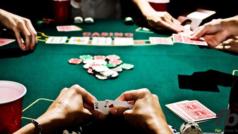 Vòng cược Preflop người chơi sẽ được chia 2 lá bài riêng