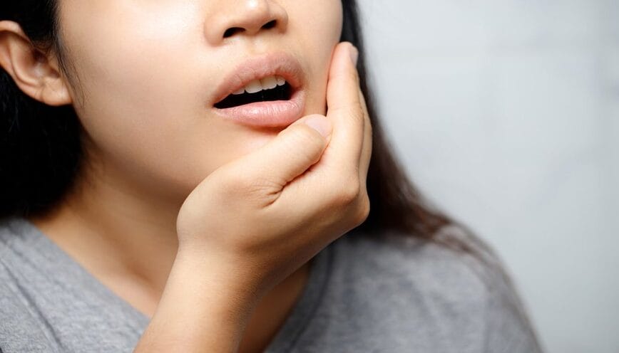 Cắn vào lưỡi là điềm gì? Những điềm báo tâm linh quan trọng