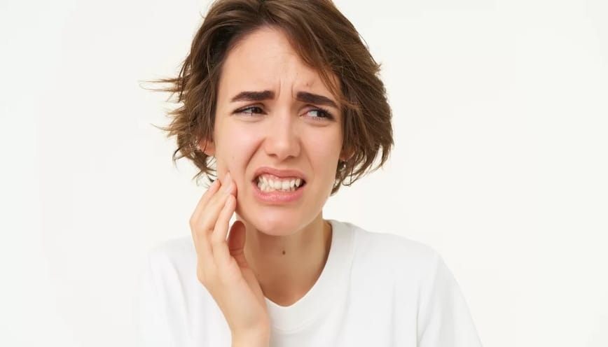 Răng cắn vào má trong là điềm gì? Đừng bỏ qua những lời cảnh báo