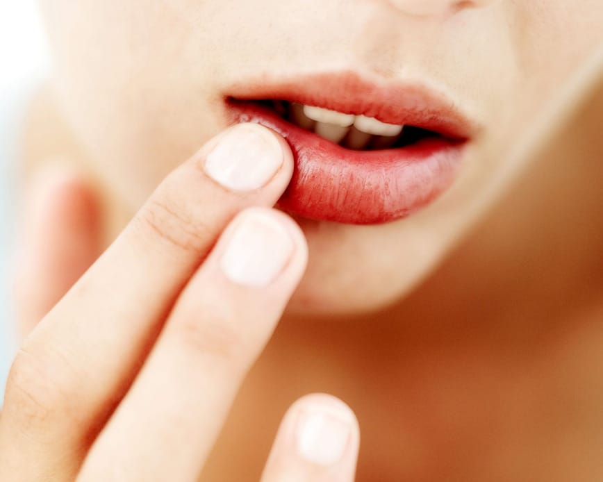 Nếu là môi dưới thì bạn cần chú ý đến con đường sự nghiệp
