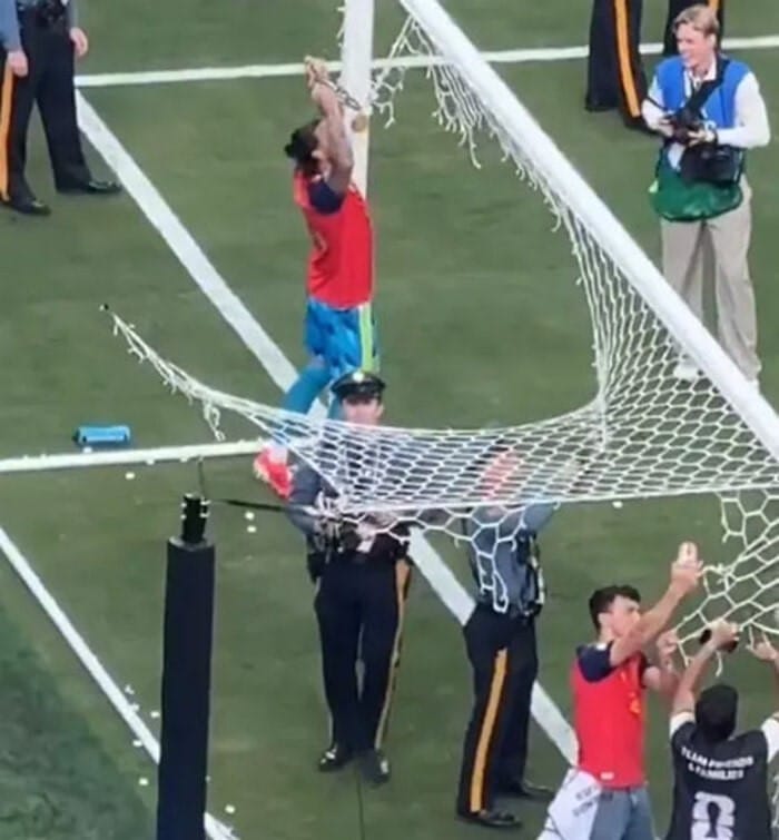 David Raya vô địch World Cup dù không thi đấu phút nào
