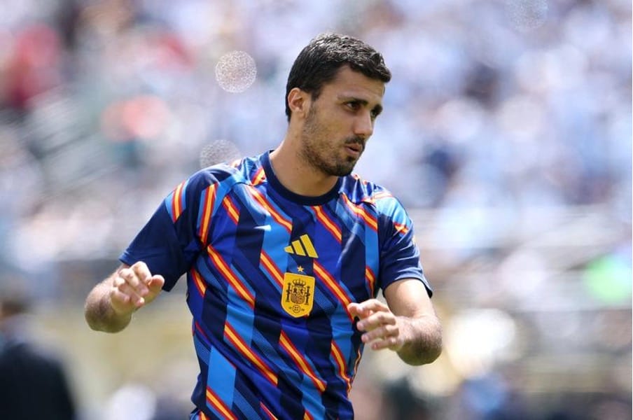 Cú bẻ lái lịch sử đưa Rodri cập bến Real Madrid